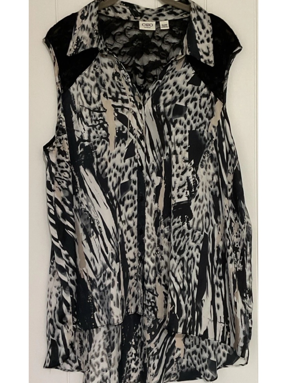 Cato Plus 22/24 Black & White Animal Print Lace Sleeveless Button Front Blouse